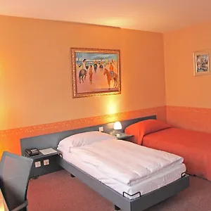 https://hotel-comedie.genevahotels4all.com